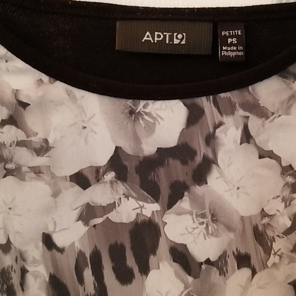2/$11 🎉Apt 9 black floral mixed media top! Sz small - Picture 3 of 6